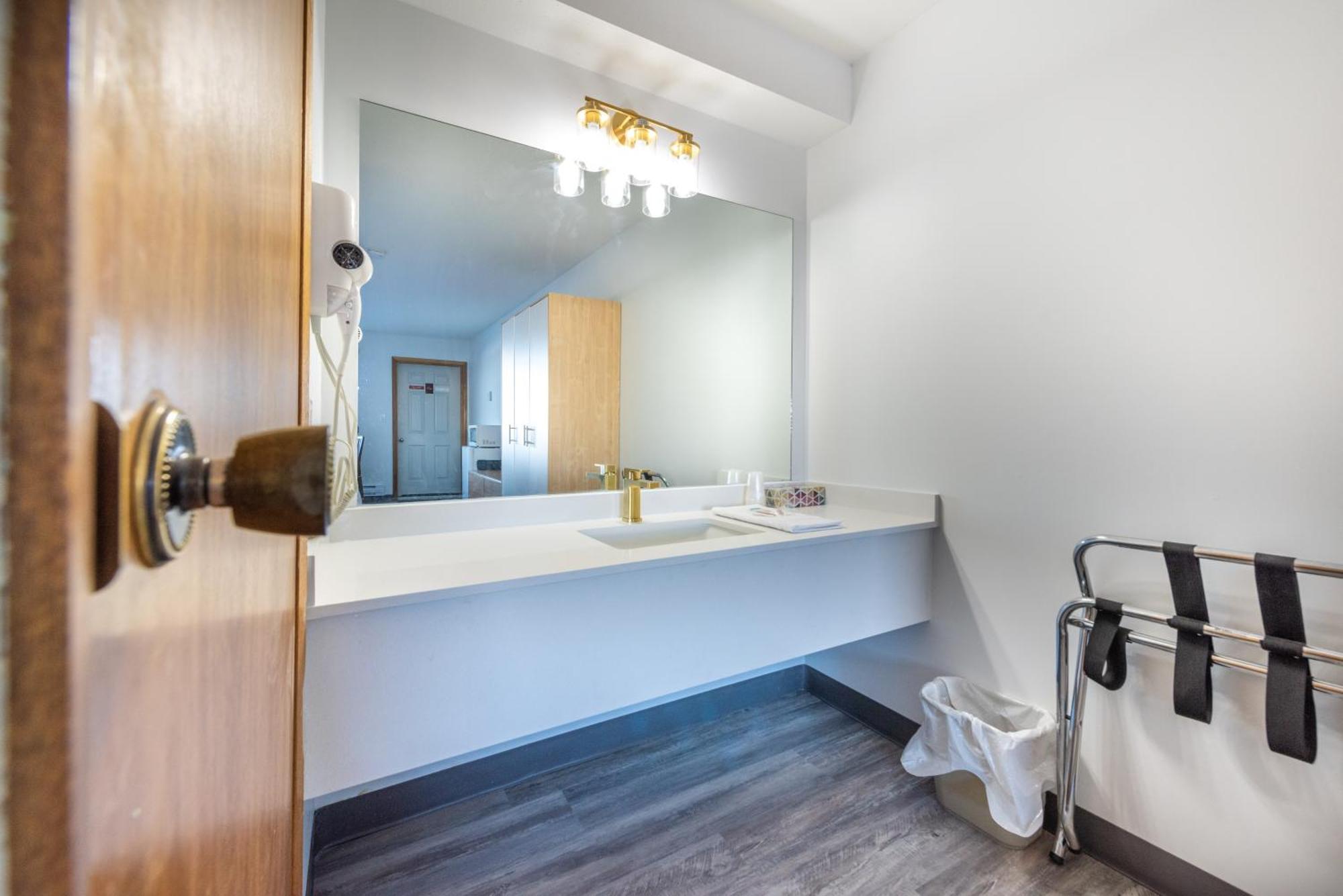 Blue Horse Motel Beiseker Bagian luar foto
